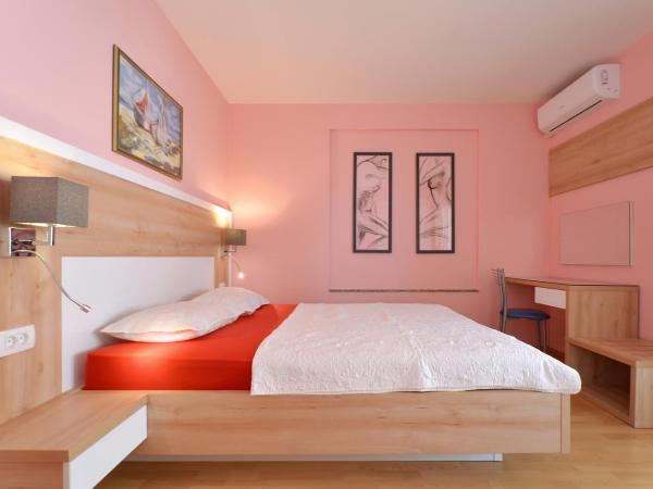 Apartments Tomislav : photo 6 de la chambre appartement - vue sur jardin