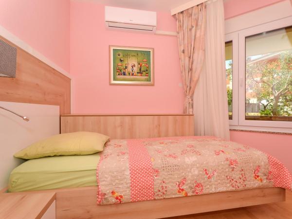 Apartments Tomislav : photo 4 de la chambre appartement - vue sur jardin