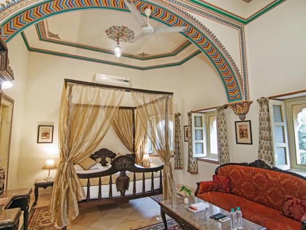 Alsisar Haveli - Heritage Hotel : photo 8 de la chambre chambre deluxe double ou lits jumeaux