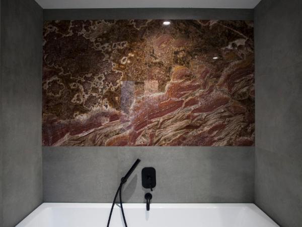 Art Suites Korai : photo 2 de la chambre chambre familiale avec baignoire