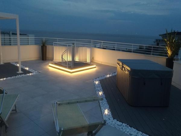 Luxor e Cairo The Beach Resort : photo 6 de la chambre suite lit king-size avec baignoire spa