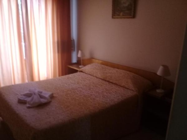 Hotel El Torreon : photo 3 de la chambre chambre double ou lits jumeaux avec salle de bains privative