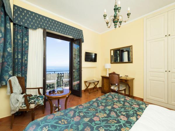 Hotel Sirius : photo 4 de la chambre chambre double ou lits jumeaux supérieure - vue sur mer