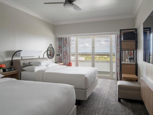 Hyatt Regency Orlando International Airport Hotel : photo 4 de la chambre chambre 2 lits queen-size avec douche accessible en fauteuil roulant