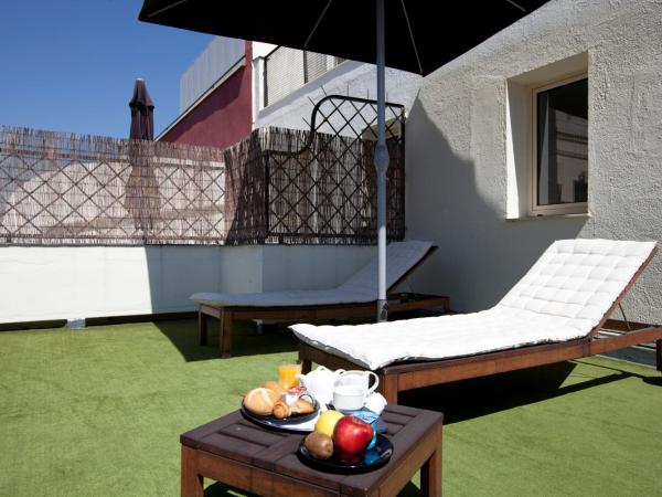 Hotel Moderno Puerta del Sol : photo 4 de la chambre chambre double ou lits jumeaux avec terrasse - avant du bâtiment