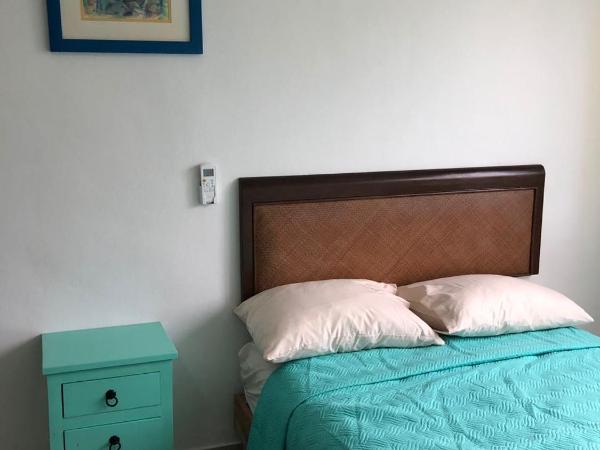 Airport Sleepy Inn : photo 3 de la chambre chambre lit queen-size deluxe