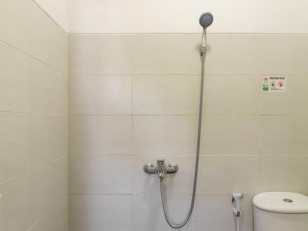 RedDoorz near Plaza Atrium Senen : photo 9 de la chambre chambre double