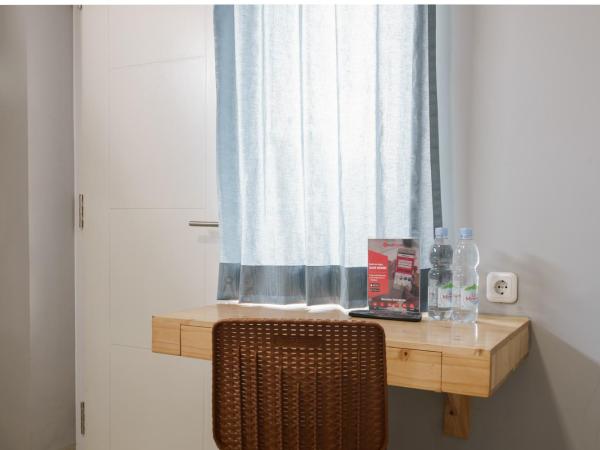 RedDoorz near Plaza Atrium Senen : photo 6 de la chambre chambre double