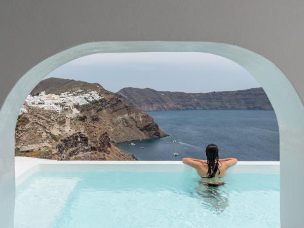 Aspaki by Art Maisons : photo 10 de la chambre suite exclusive avec bain à remous - vue sur volcan