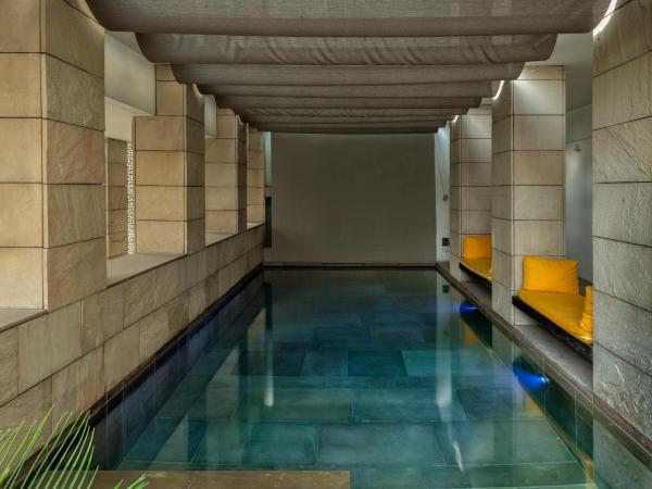 The Lodhi - A member of The Leading Hotels Of The World : photo 5 de la chambre lodhi signature suite with  happy hours at safari lounge 5 to 7 pm, buy 01 drink and get another drink complimentary (spirits), 1200 spa credit per booking