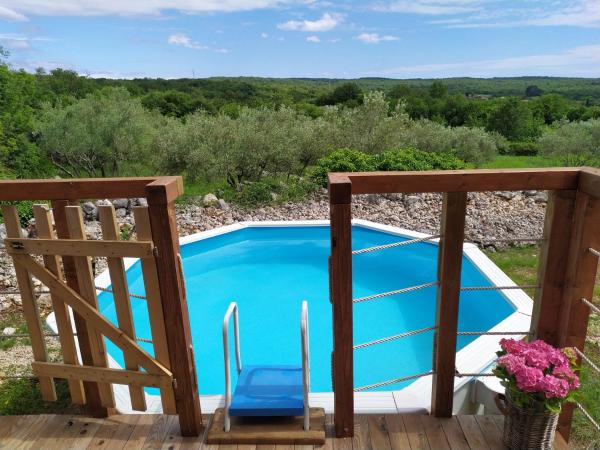 Krk glamping village : photo 7 de la chambre tente avec piscine