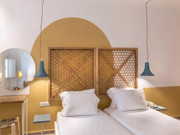 Secret View Hotel : photo 10 de la chambre chambre côté piscine - vue sur mer