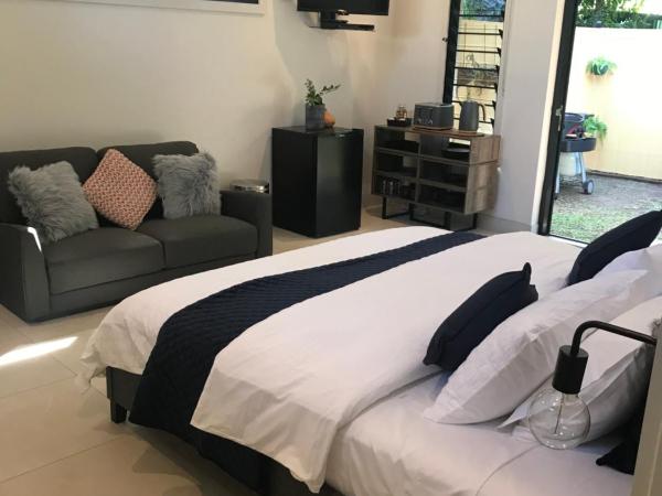 The Tropical Sanctuary : photo 2 de la chambre suite lit king-size - vue sur piscine