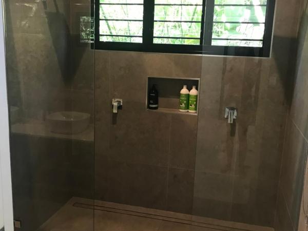 The Tropical Sanctuary : photo 10 de la chambre suite lit king-size - vue sur piscine