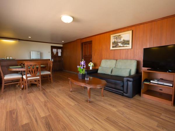 Sailom Hotel Hua Hin - SHA Extra Plus : photo 8 de la chambre suite avec balcon