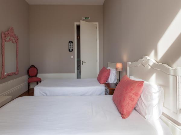 Being Porto Hostel : photo 2 de la chambre chambre lits jumeaux avec salle de bains privative séparée