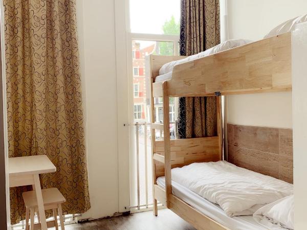 Hostel The Globe : photo 3 de la chambre chambre familiale (8 adultes) avec salle de bains commune