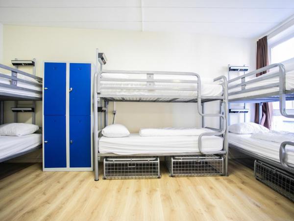 St Christopher's Inn Hostel at The Bauhaus : photo 2 de la chambre lit dans dortoir mixte de 8 lits