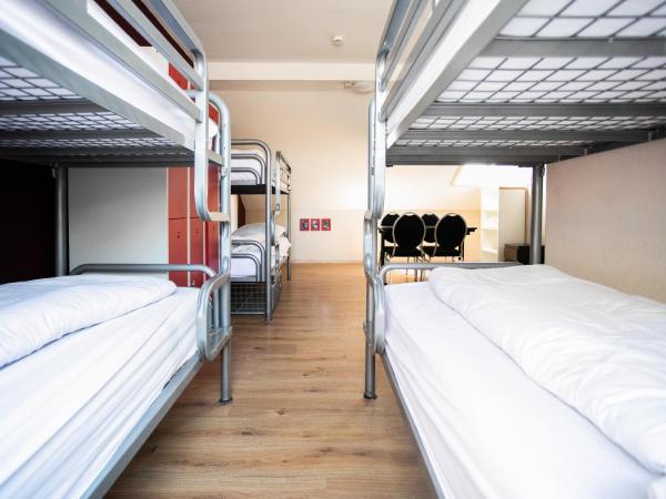 St Christopher's Inn Hostel at The Bauhaus : photo 6 de la chambre lit dans dortoir pour femmes de 6 lits