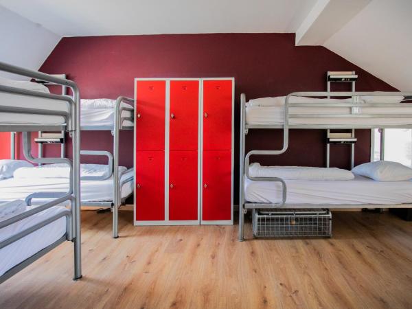 St Christopher's Inn Hostel at The Bauhaus : photo 2 de la chambre lit dans dortoir pour femmes de 6 lits