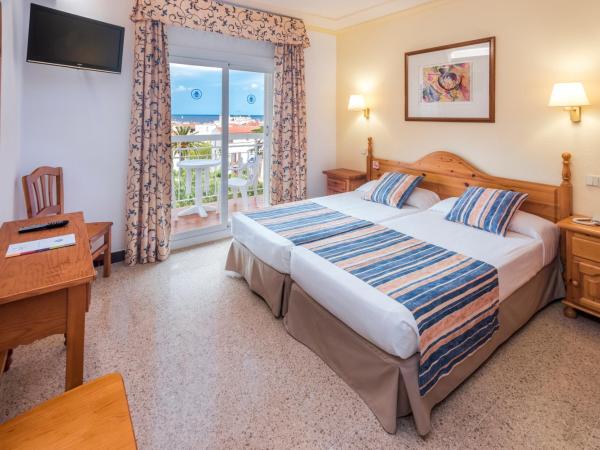 Hotel GHT Neptuno-Tossa & Venus SPA : photo 1 de la chambre chambre double ou lits jumeaux avec balcon - vue sur piscine