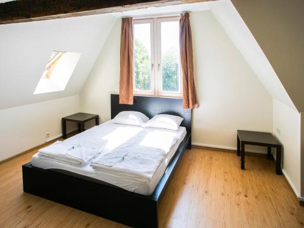 St Christopher's Inn Hostel at The Bauhaus : photo 2 de la chambre chambre double avec salle de bains