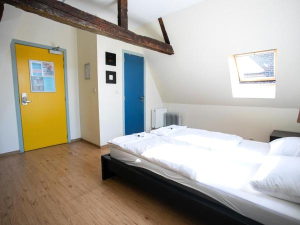 St Christopher's Inn Hostel at The Bauhaus : photo 4 de la chambre chambre double avec salle de bains
