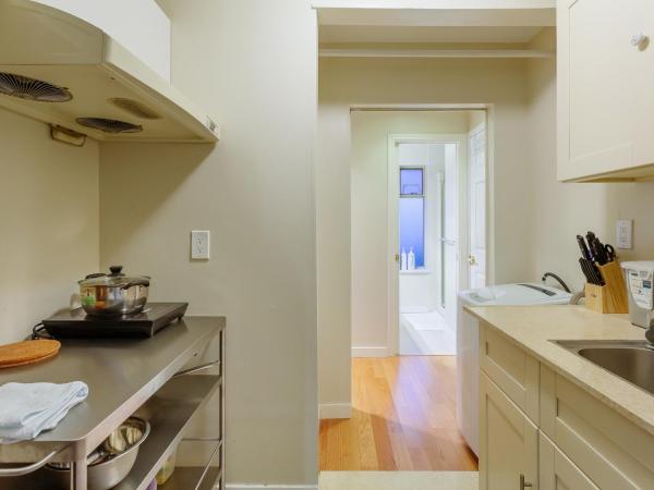 Convenient to Attractions & Close To Airport : photo 4 de la chambre suite 1 chambre