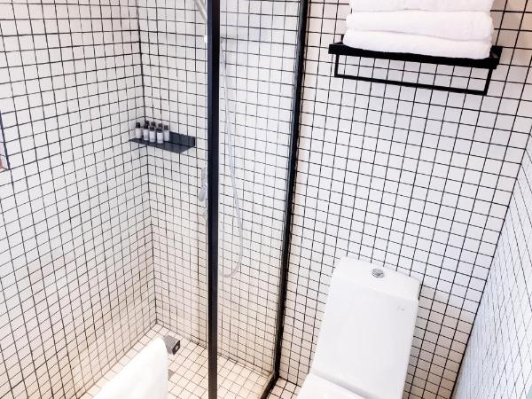 Rest Chinatown Hotel : photo 5 de la chambre chambre familiale premier