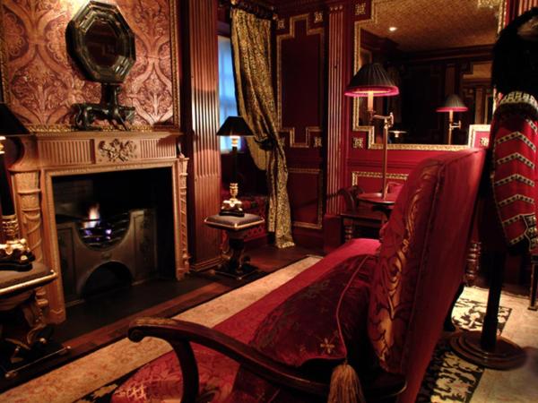 The Witchery by the Castle : photo 2 de la chambre suite de luxe - guardroom