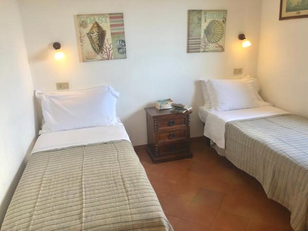 Residence Terra Rossa Taormina : photo 7 de la chambre appartement 2 chambres avec terrasse et vue sur la mer (4 adultes)