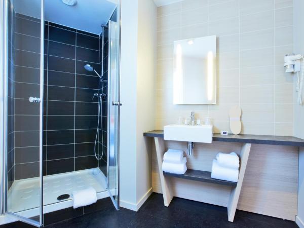 Kyriad Prestige Vannes Centre-Palais des Arts : photo 3 de la chambre chambre double