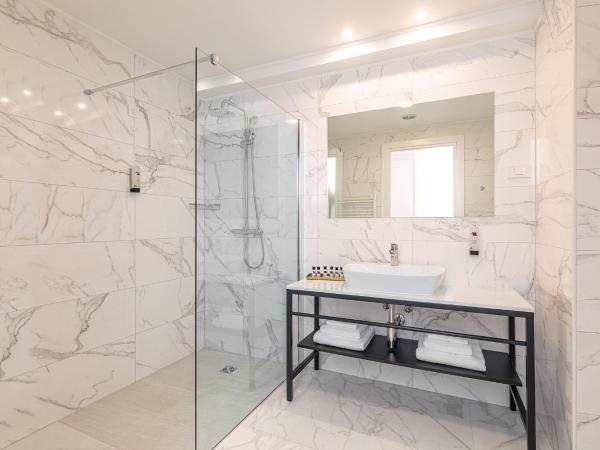 Hotel In Excelsis : photo 7 de la chambre chambre lit king-size supérieure - vue sur mer 