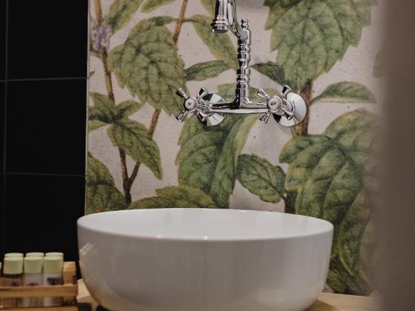 Monastery Garden Bistro & Rooms : photo 10 de la chambre chambre double