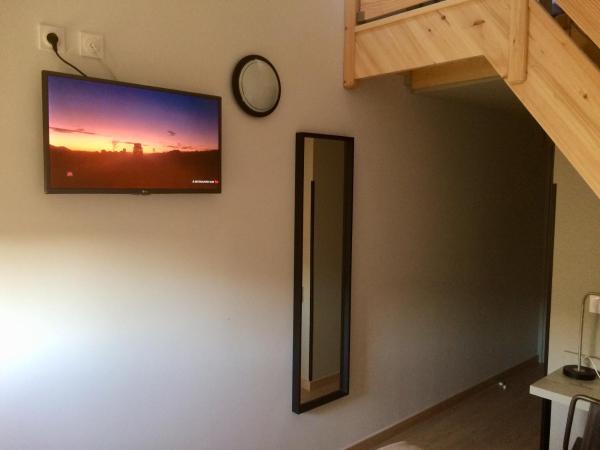 Hôtel Azur : photo 3 de la chambre chambre familiale (2 adultes et 2 enfants)