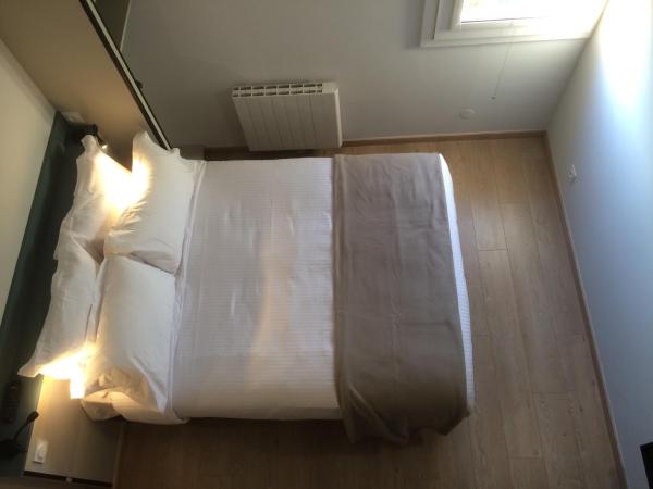 Hôtel Azur : photo 6 de la chambre chambre familiale (2 adultes et 2 enfants)