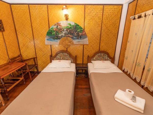 Lai Thai Guest House : photo 8 de la chambre chambre deluxe double ou lits jumeaux