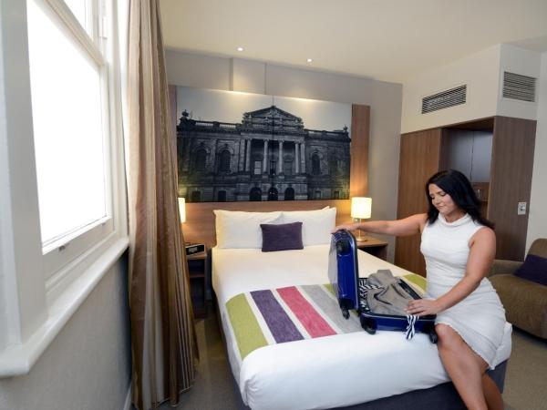 Grosvenor Hotel Adelaide : photo 3 de la chambre chambre standard lit queen-size