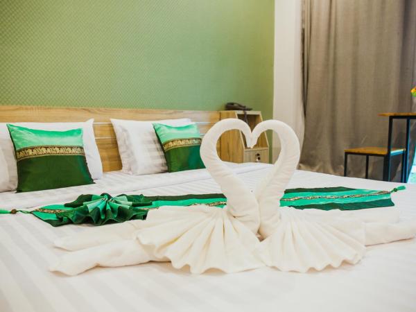 Km Hotel Chiang Mai : photo 2 de la chambre chambre double - vue sur montagne