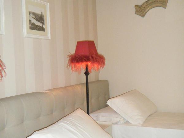 B&B Verona Centro : photo 8 de la chambre chambre deluxe double ou lits jumeaux