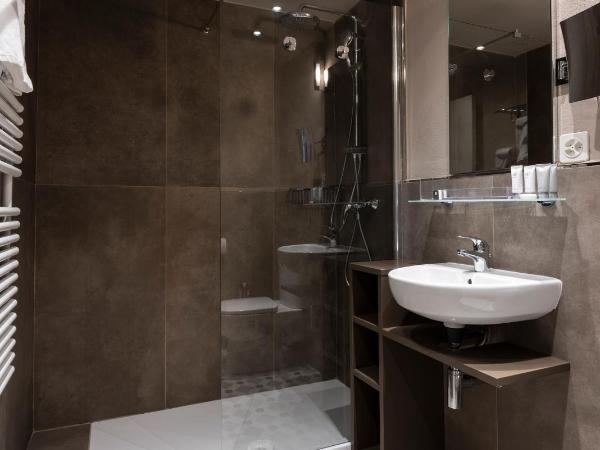 Hotel Maya Caprice : photo 3 de la chambre chambre triple – vue sur montagne