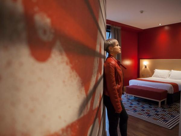 Hotel Gran Bilbao : photo 7 de la chambre chambre lit king-size de style urbain