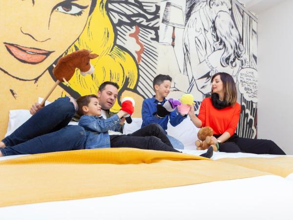 Hotel Gran Bilbao : photo 1 de la chambre cet hébergement familial comprend 2 chambres