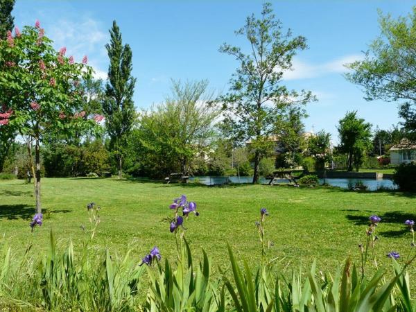 Mas Le Pont des Aubes : photo 5 de la chambre appartement - vue sur jardin