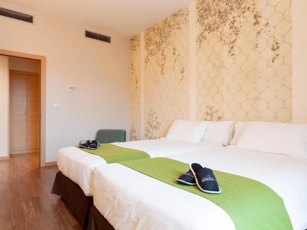 Hotel Gran Bilbao : photo 3 de la chambre cet hébergement familial comprend 2 chambres