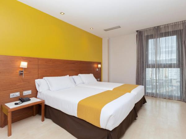 Hotel Gran Bilbao : photo 4 de la chambre chambre quadruple