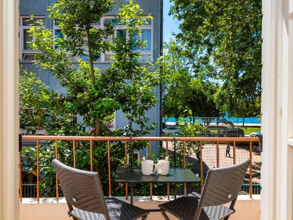 Idassa Palace rooms : photo 3 de la chambre chambre double avec balcon - annexe