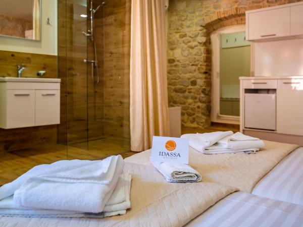 Idassa Atrium rooms : photo 6 de la chambre chambre double avec lit d'appoint