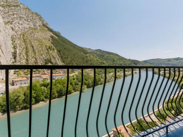 Hôtel de la Citadelle : photo 3 de la chambre appartement avec vue sur la montagne