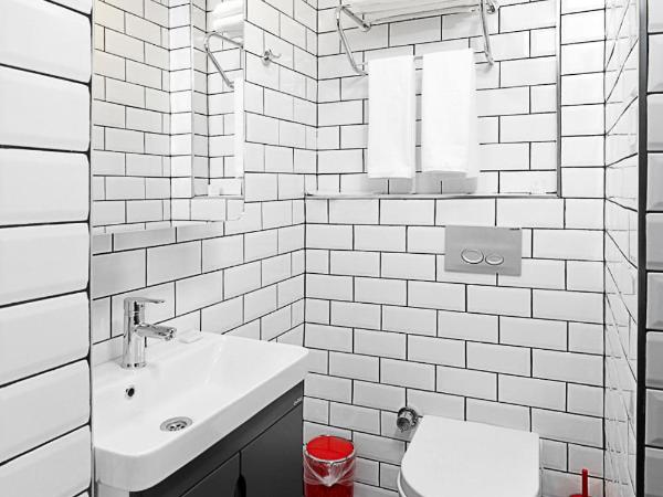 Mono Hotel : photo 5 de la chambre chambre double ou lits jumeaux - vue sur ville